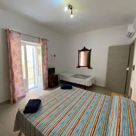 Ketty House - Housing * Λίπαρι